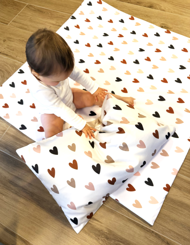 Nepremokavá podložka velká Podzimní Srdíčka